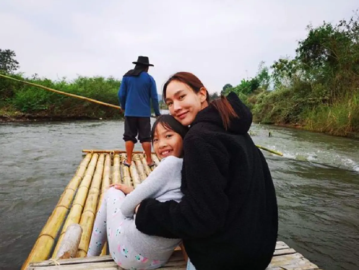 แม่มีความสุขมาก! "ตุ๊ก ชนกวนันท์” อายุครบ 41 ปี "น้องแพรว" เซอร์ไพรส์ด้วยการ์ดทำมือ