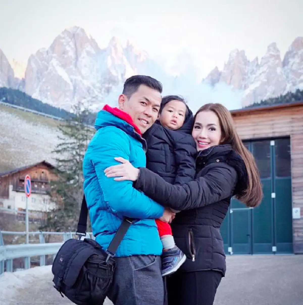 ทริปนี้แฮปปี้! “อ๋อม สกาวใจ” พา “น้องจอมทัพ” ลงอ่างเล่นน้ำที่สวิตเซอร์แลนด์