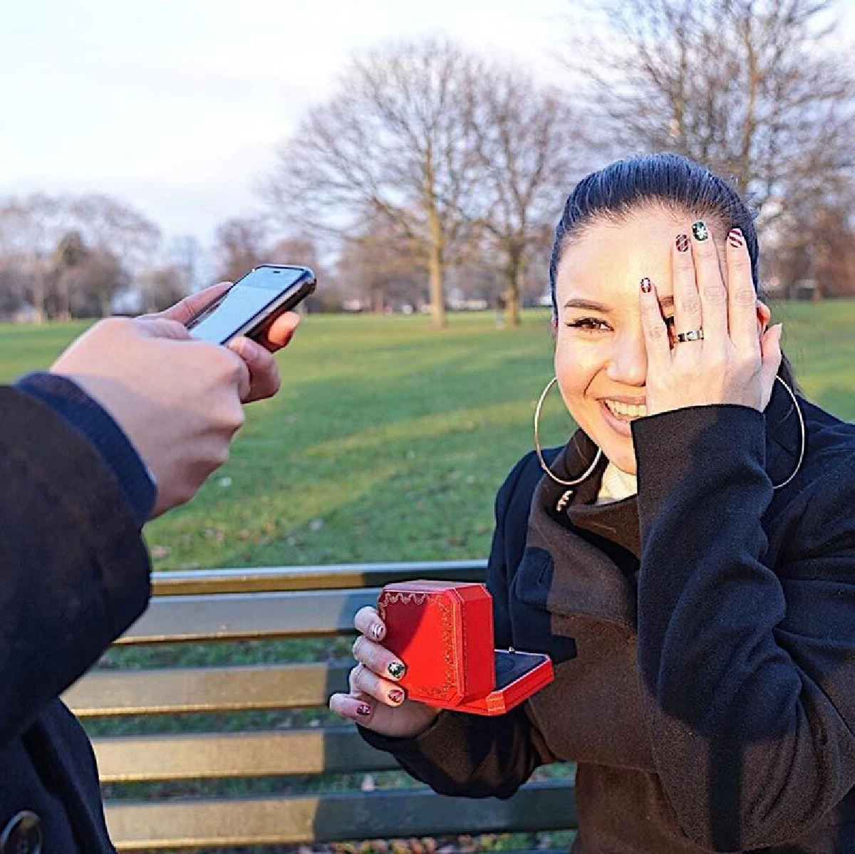 รักมั่นคง! "ซีแนม สุนทร” ถูกแฟนคุกเข่ามอบแหวนเป็นของขวัญครบรอบ 9 ปี