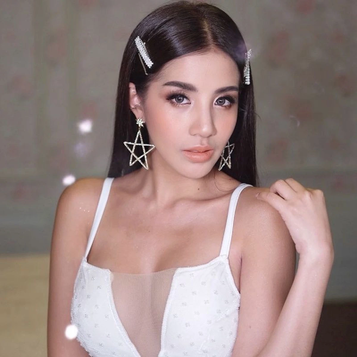 "ใบเตย อาร์สยาม" ติดต่อคุณแม่ไม่ได้หลังเจอพายุปาบึกถล่มภาคใต้ พร้อมส่งกำลังใจเสียงสั่น 