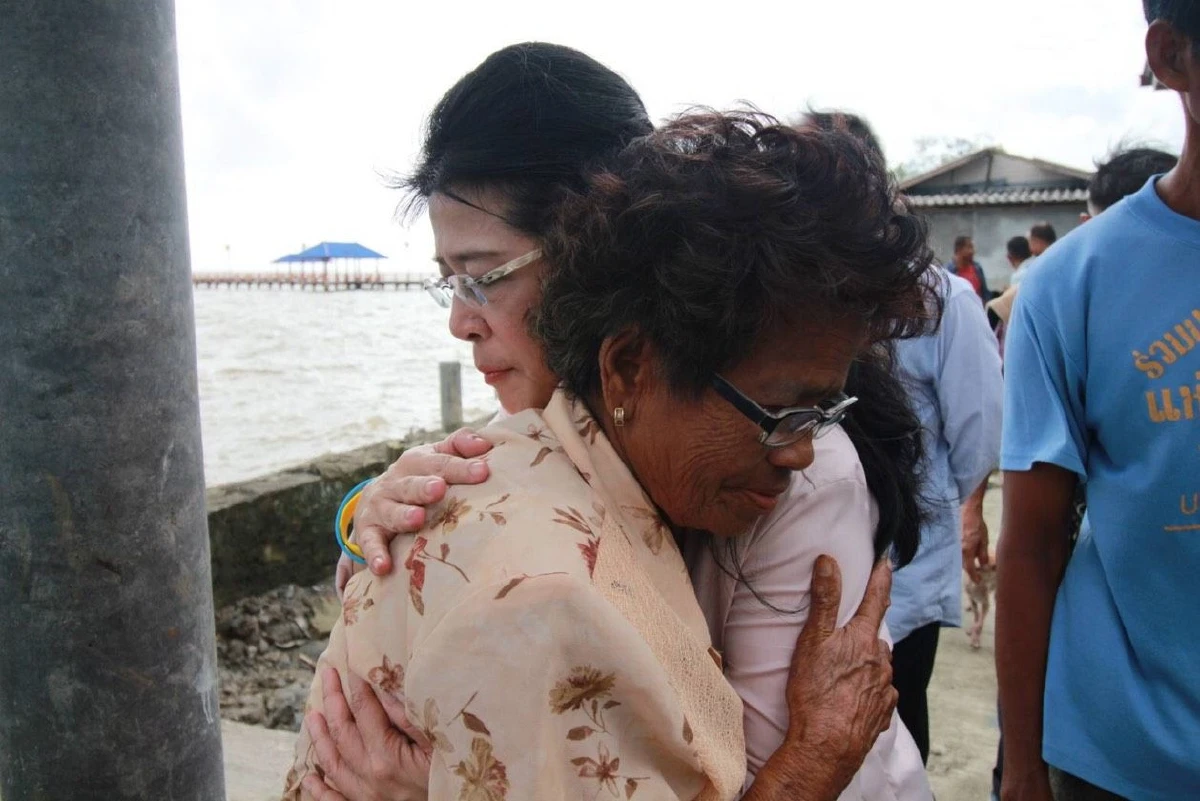 "สุดารัตน์"นำเงินบริจาคจากศูนย์ช่วยเหลือฯเพื่อไทย ช่วยนครศรีธรรมราช