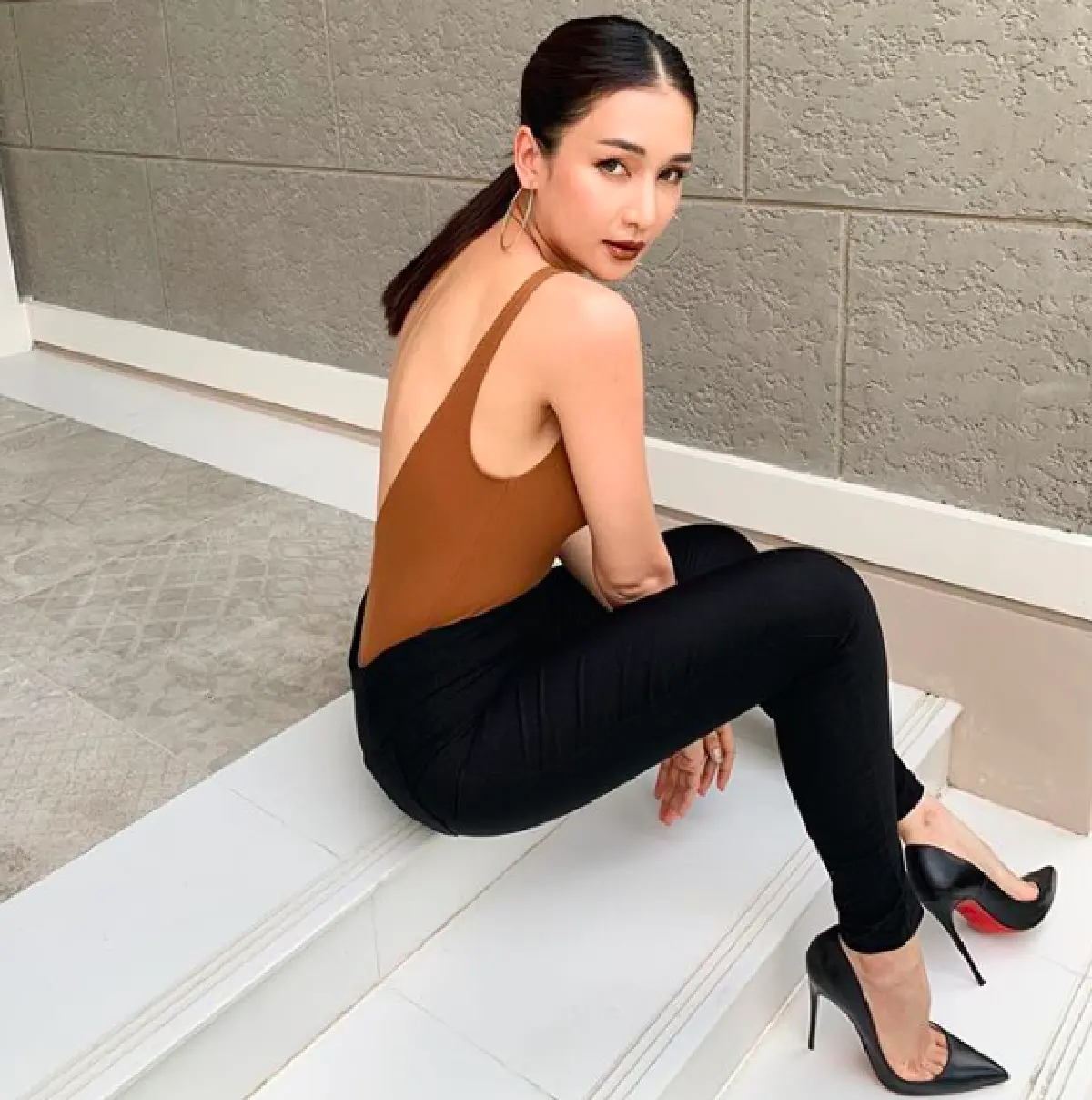 “เนย โชติกา” เซอร์ไพรส์แม่รับปีใหม่ ด้วยกระเป๋าแบรนด์หรู ใส่เงินก้อนโต