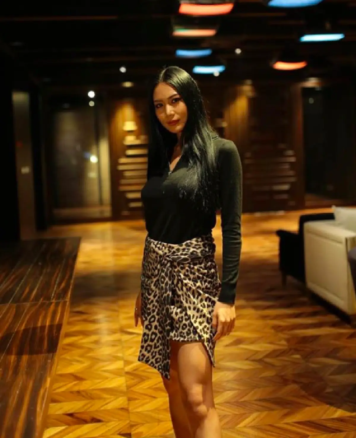 "นิ้ง โศภิดา” ขึ้นรถไฟฟ้าไม่วายเจอดราม่า เอากระเป๋าวางกั้นจนคนอื่นนั่งไม่ได้