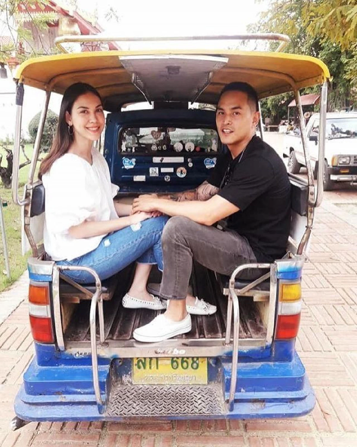 เคลียร์นะชาวเน็ต! หลังมีคนนำภาพจับมือที่ “สงกรานต์” โพสต์ มาจับผิด