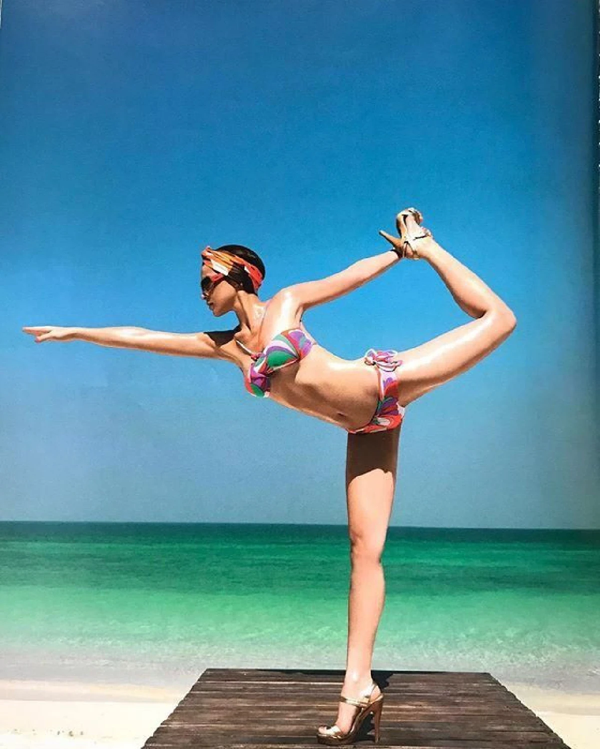 ยอมใจหุ่นแม่! "มาช่า" โพสต์ภาพเล่นโยคะท้าแดด ในชุดบิกินี่ริมทะเล