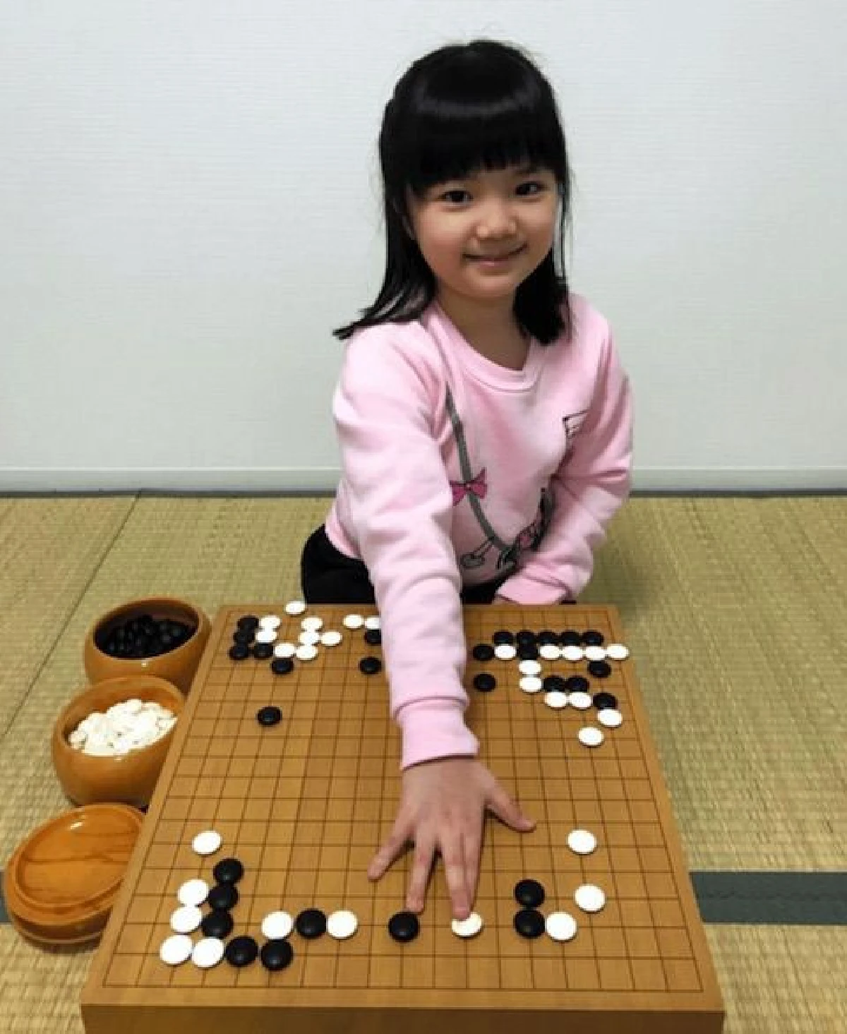 สุดยอด! หนูน้อยญี่ปุ่นวัย9ขวบเทิร์นโปรเป็น "นักเล่นโกะ" มืออาชีพ