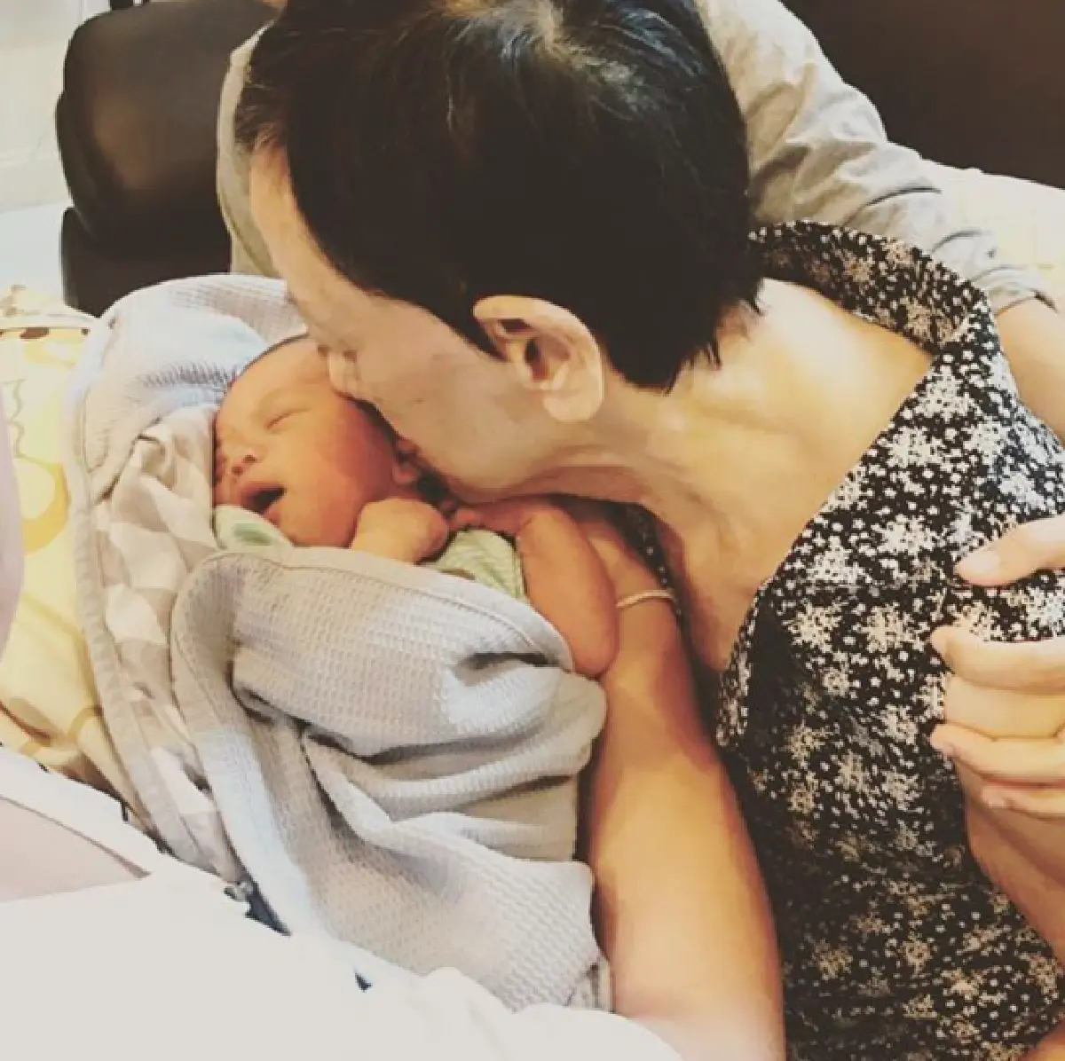 "ชาคริต” ขอบคุณลูกชาย “น้องโพธิ์” ที่ทำให้คุณแม่ อาการดีขึ้นราวกับปาฏิหาริย์ สามารถพูดได้แล้ว