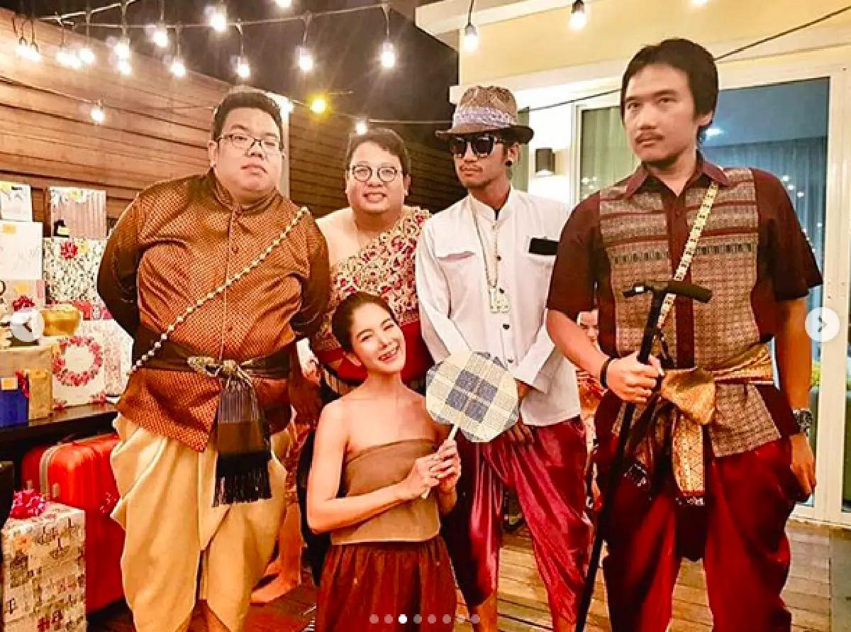 "ตูน-ก้อย-ปาล์มมี่” ฉลองงานปาร์ตี้ปีใหม่ จัดเต็มแปลงโฉมแต่งตัวตามธีม