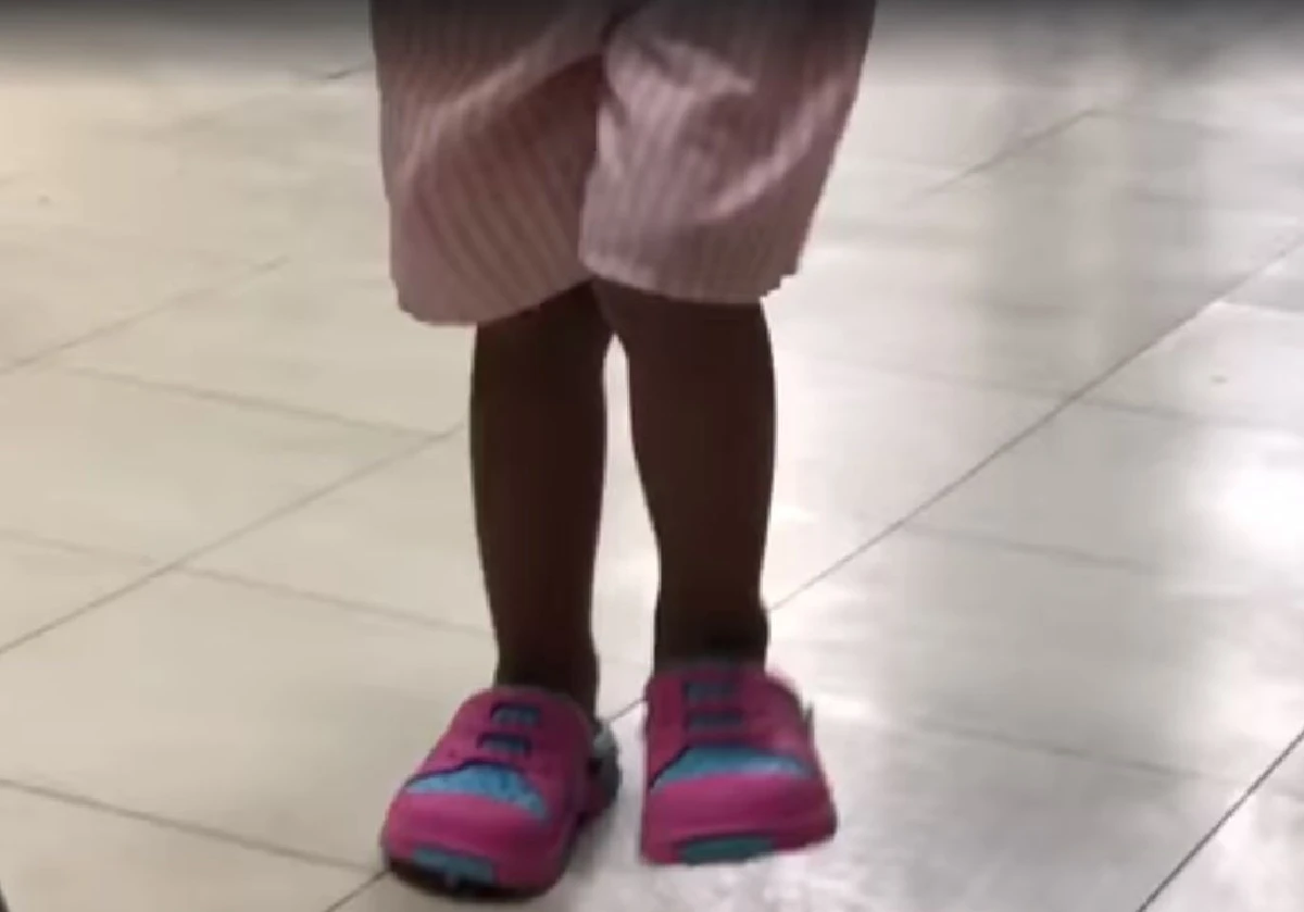 กินแต่นมจนเดินไม่ได้! เพจดังชี้เด็กไม่กินผักผลไม้ขาดวิตามินซีทำกระดูกขาผิดรูป