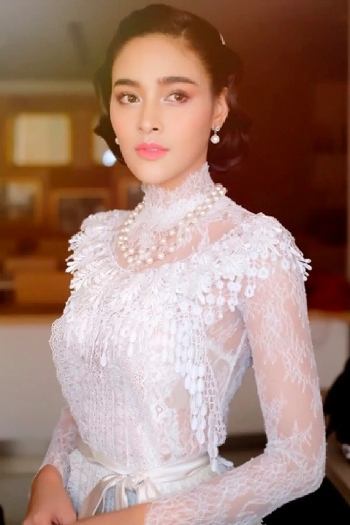 ส่องภาพสาวเซ็กซี่ของวงการบันเทิง เปลี่ยนลุคมาแต่งชุดไทย เรียบร้อย สง่างาม