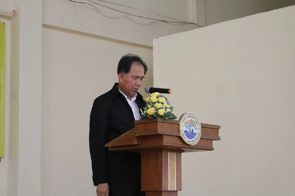 ร.10พระราชทานหญ้าอาหารสัตว์ช่วยเกษตรกรประสบภัยปาบึก