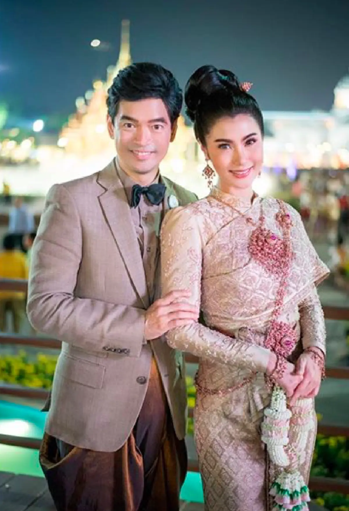 นึกว่าพรีเวดดิ้ง! "จิ๊บ-จ๊ะจ๋า" ควงคู่แต่งชุดไทย สุดสง่างาม