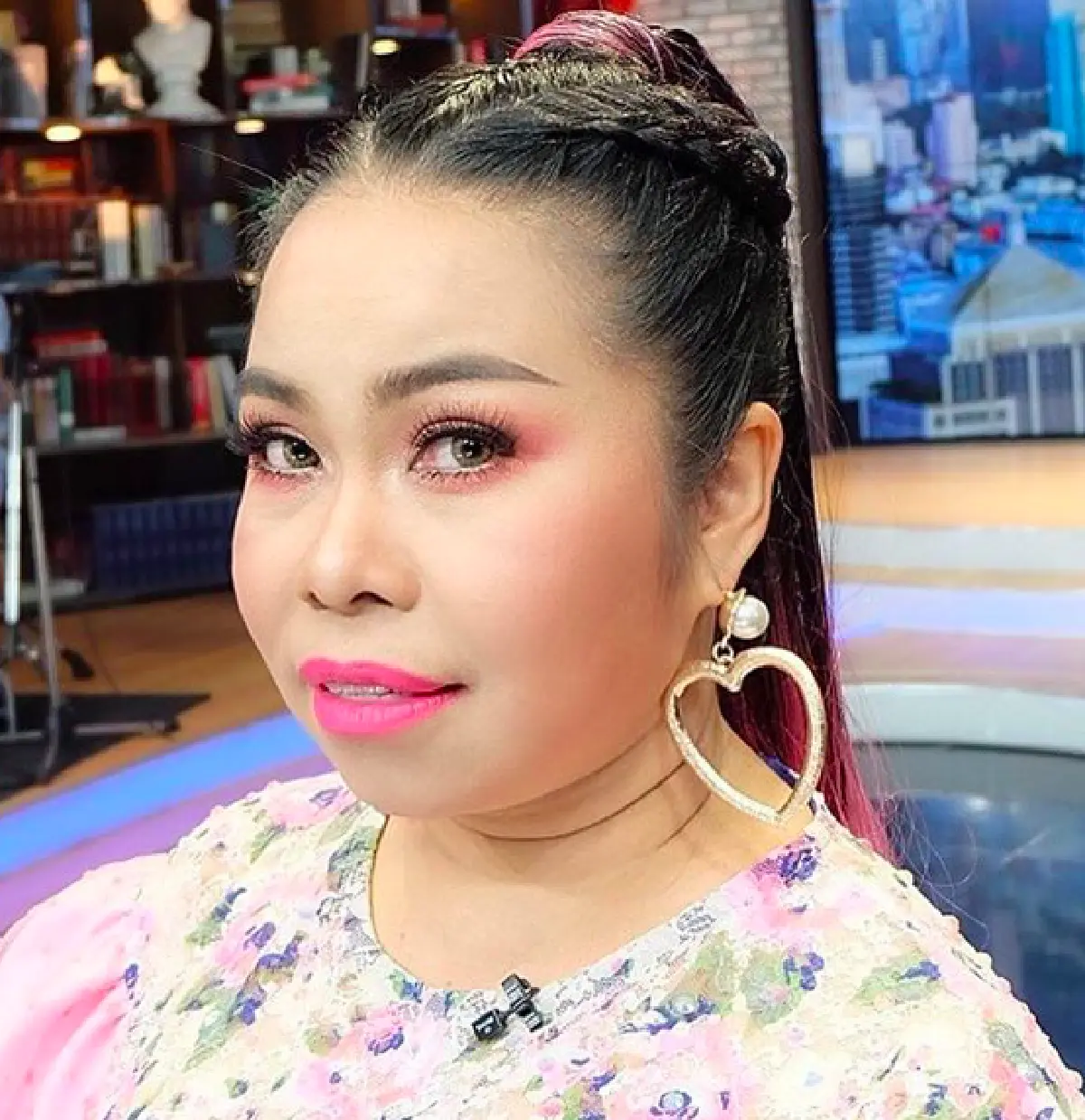 ไม่ธรรมดา! "ตุ๊กกี้" ซื้อสร้อยทองให้สุนัขพิทบูลตัวโปรดใส่ เป็นของขวัญปีใหม่