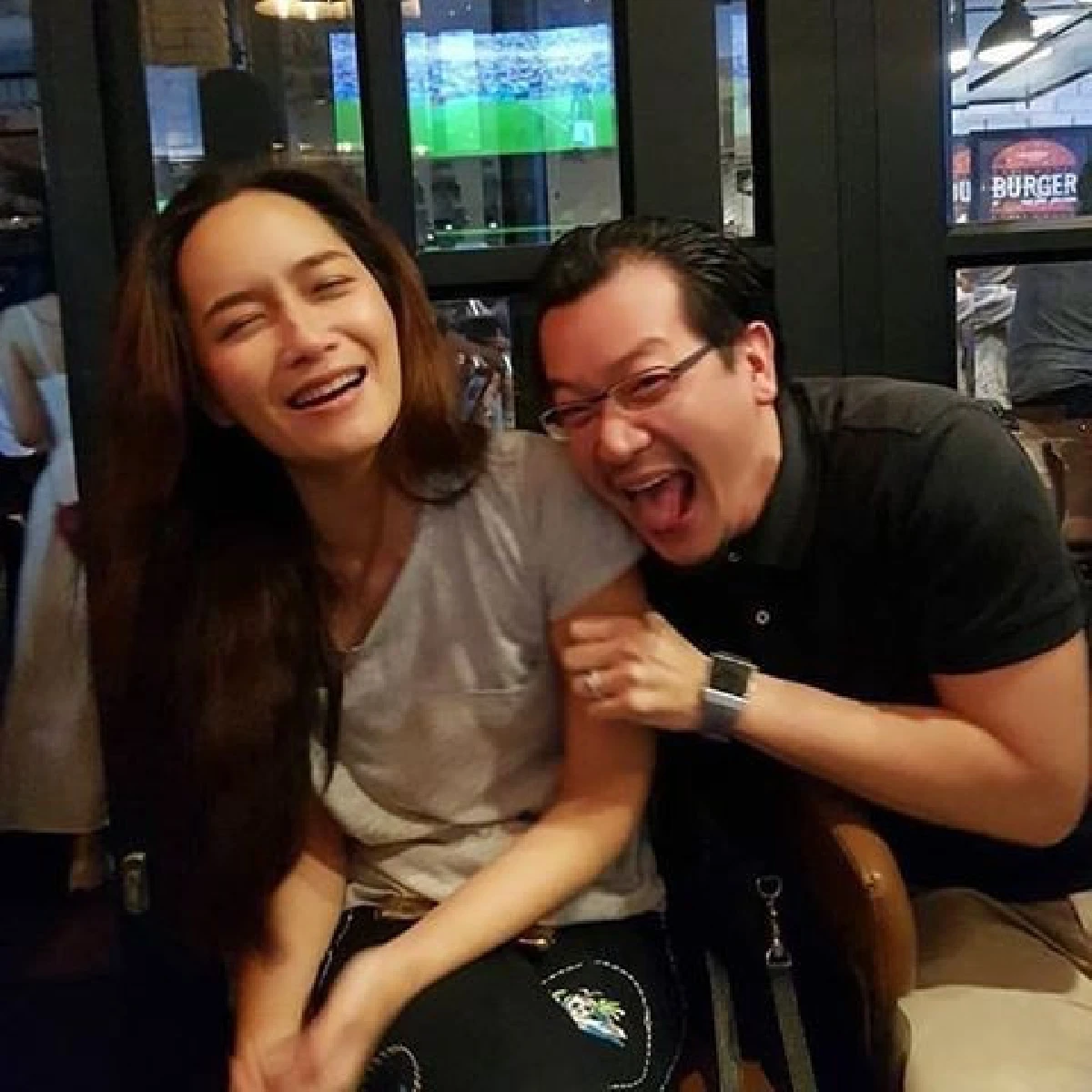 มีกลิ่นแปลกๆ “บี น้ำทิพย์” โพสต์ภาพอวยพรวันเกิด “ฮิม” แต่ลงท้ายด้วยคำว่า “เพื่อนที่ดีที่สุด"