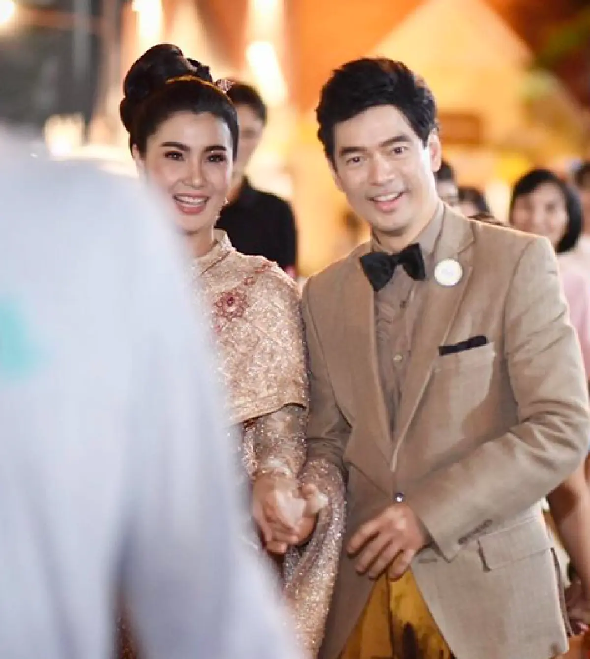 นึกว่าพรีเวดดิ้ง! "จิ๊บ-จ๊ะจ๋า" ควงคู่แต่งชุดไทย สุดสง่างาม