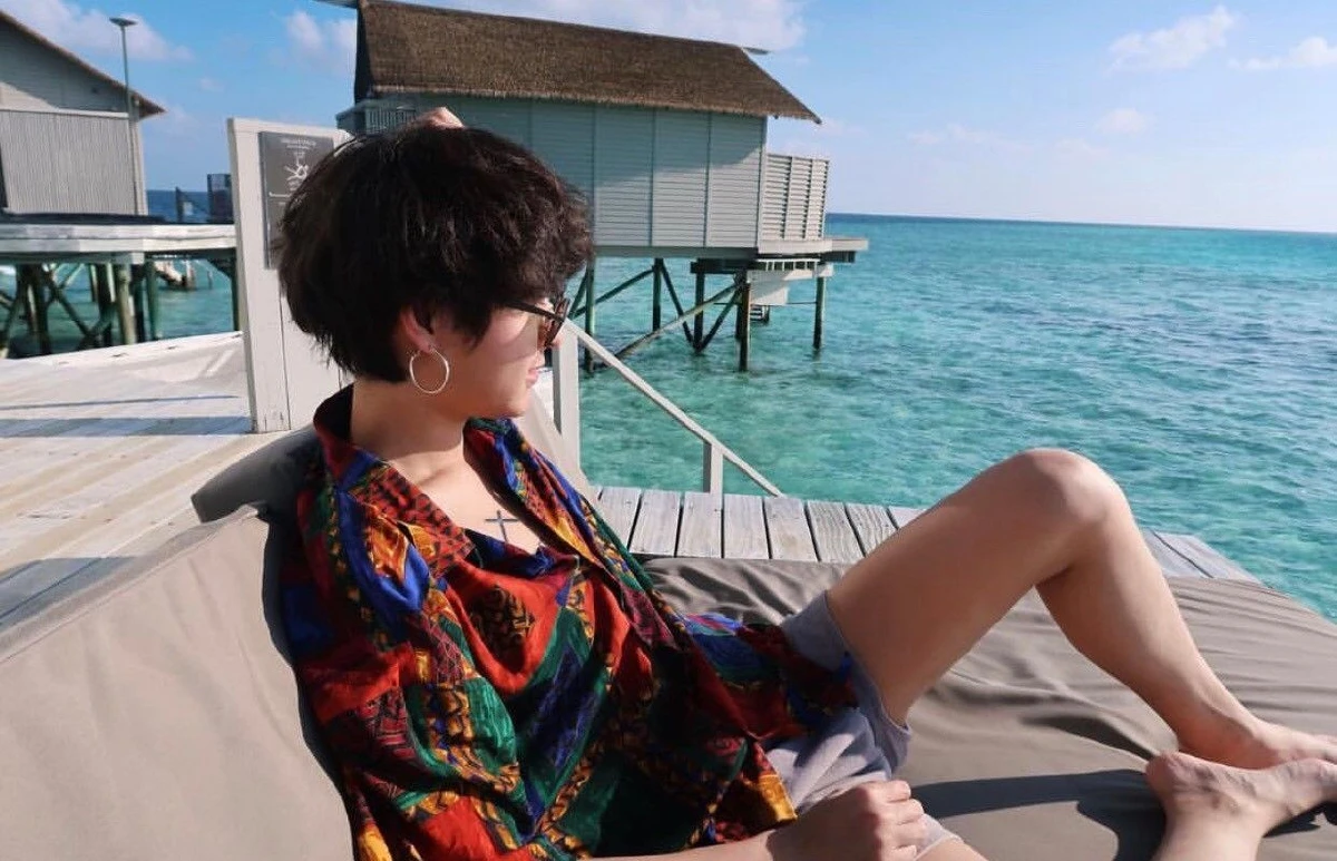 ซูมกันสุดฤทธิ์! เดอะทอยส์ ถอดเสื้ออวดรอยสักมุ้งมิ้ง เที่ยวทะเลมัลดีฟส์