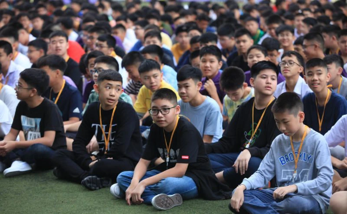 รร.รัฐในต่างประเทศแต่งชุดไปรเวทได้