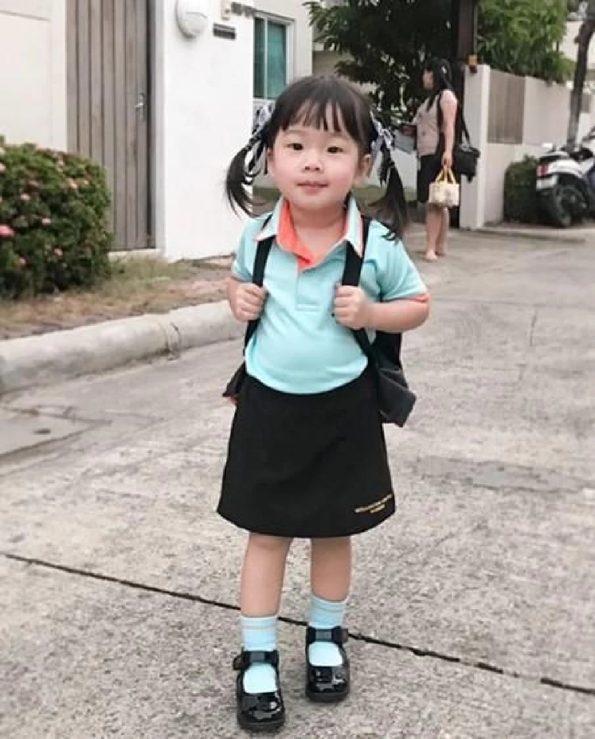 เป๊ะมาก! บี้-กุ๊บกิ๊บ อวดภาพติดบัตรผู้ปกครอง สวยหล่อเหมือนดาราเกาหลีมาเอง