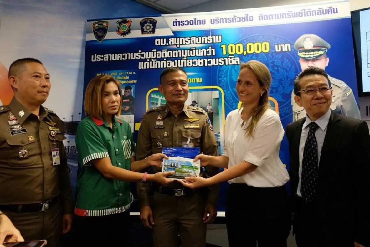 สาวบราซิลน้ำตาไหล! สุดดีใจพนักงานร้านสะดวกซื้อเก็บเงินแสนคืนให้
