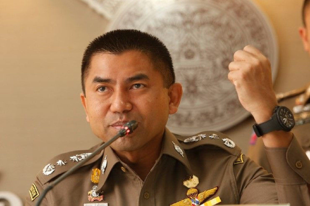 "บิ๊กโจ๊ก" ไล่ตำรวจที่มา "ร่วมแถลงข่าว-อยากให้นายเห็นหน้า" กลับไปทำงาน "บิ๊กโจ๊ก" ไล่ตำรวจที่มา "ร่วมแถลงข่าว-อยากให้นายเห็นหน้า" กลับไปทำงาน
