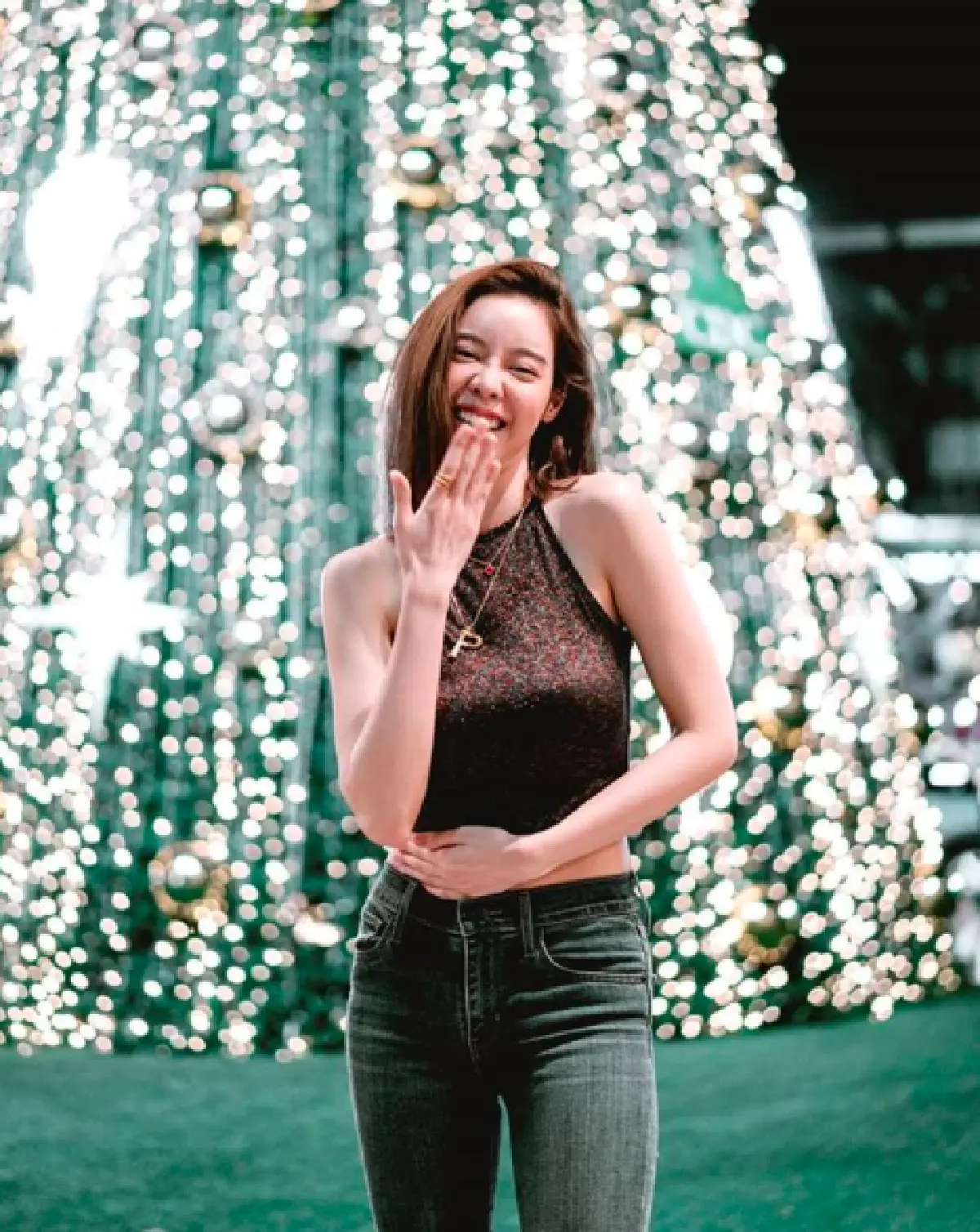 หวานใจคนใหม่!? "ไอซ์ ปรีชญา" ลงรูปคู่ฝรั่งหนุ่มหล่อ แฟนๆ แห่แซว