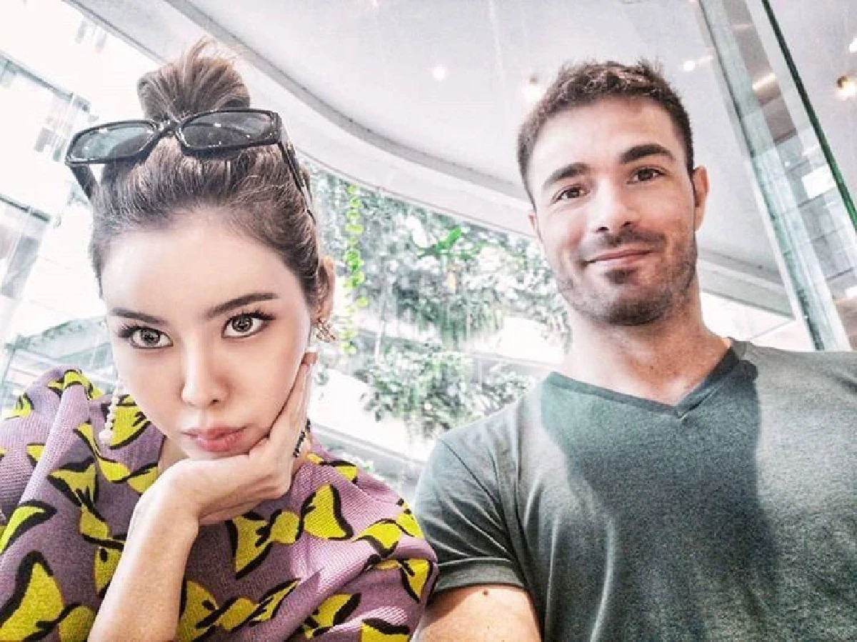 หวานใจคนใหม่!? "ไอซ์ ปรีชญา" ลงรูปคู่ฝรั่งหนุ่มหล่อ แฟนๆ แห่แซว