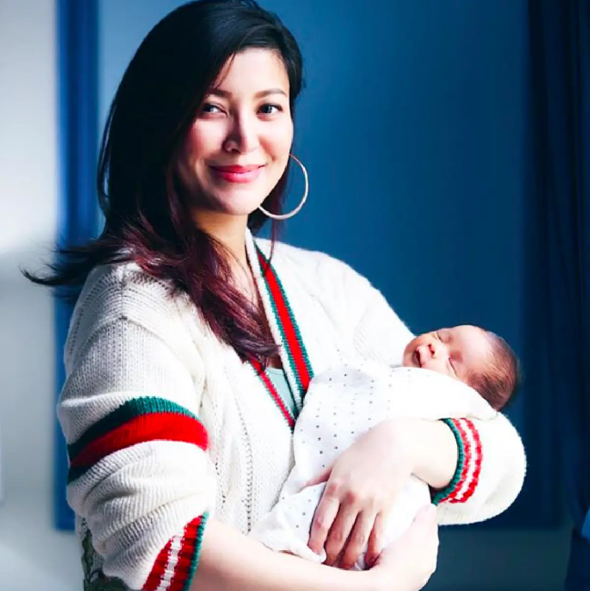 หุ่นแม่ลูกอ่อน! ”เอมมี่ มรกต” โพสต์ภาพหลังคลอด หุ่นเป๊ะเข้าที่อย่างรวดเร็ว