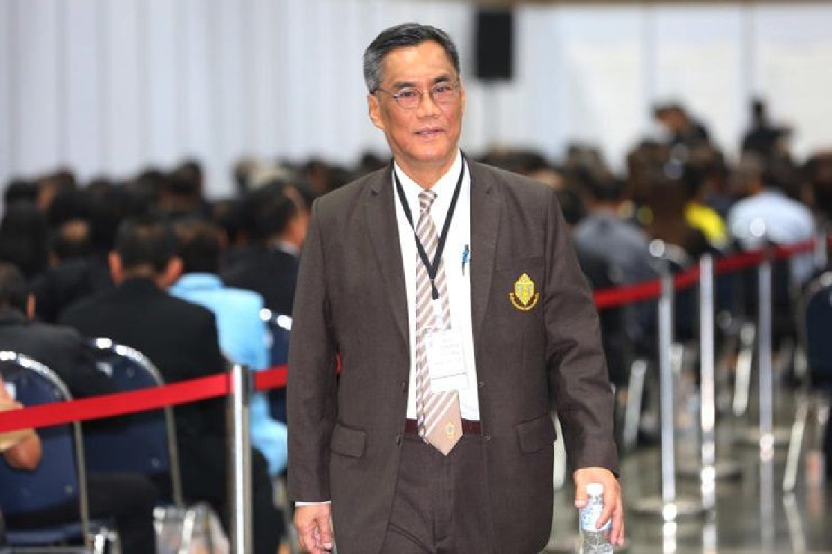 กกต.ส่งศาลรธน.วินิจฉัยคุณสมบัติ 4 รมต. กกต.ส่งศาลรธน.วินิจฉัยคุณสมบัติ 4 รมต.