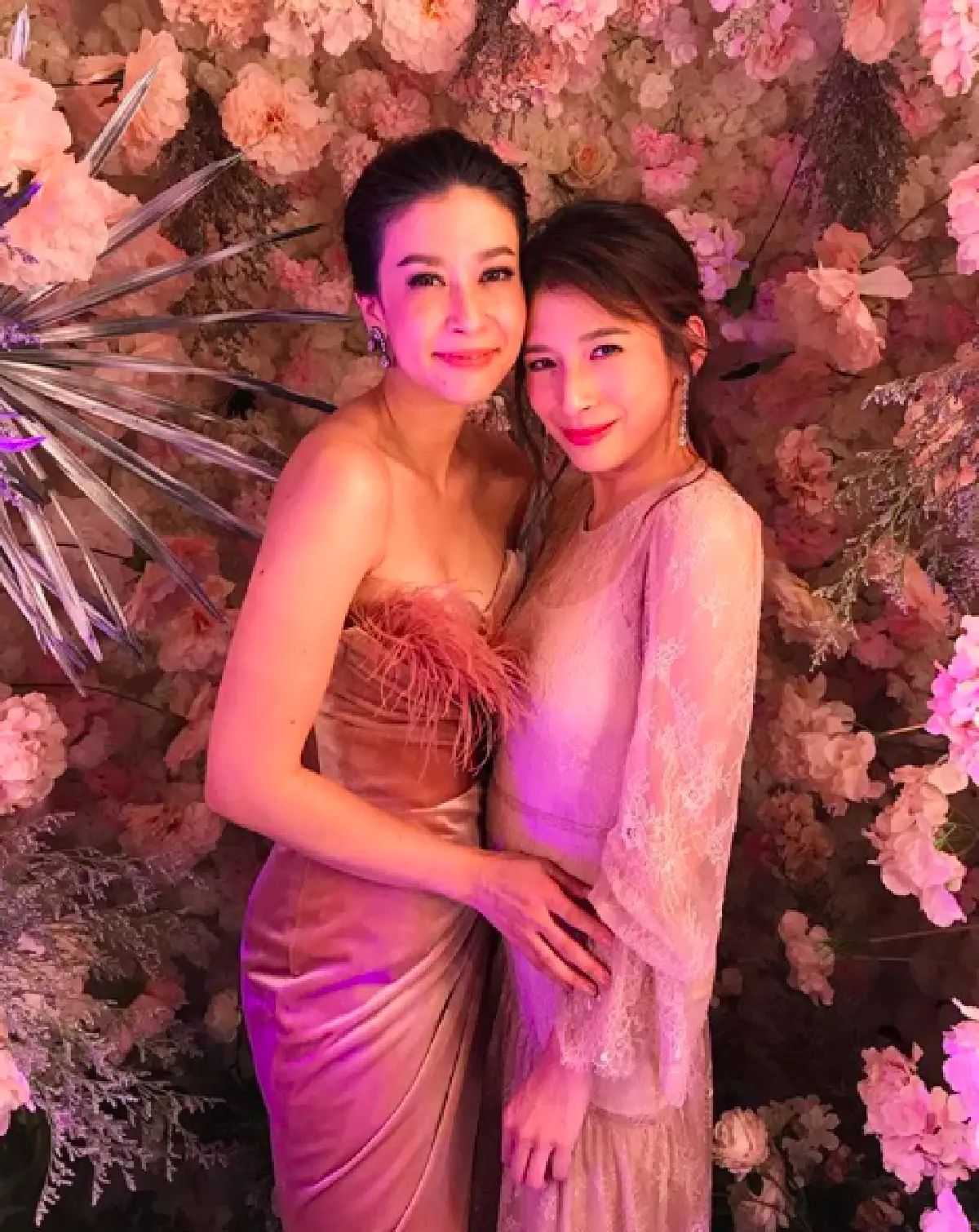 รวมภาพงานฉลองวิวาห์ “ยุ้ย-ธันน์” สุดอบอุ่นหัวใจ! คนบันเทิงรวมงานคับคั่ง