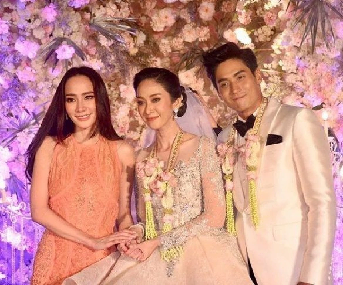 มิตรภาพไม่เคยจางหาย! “อั้ม” มาร่วมแสดงความยินดีงานแต่ง "ยุ้ย-ธันน์”