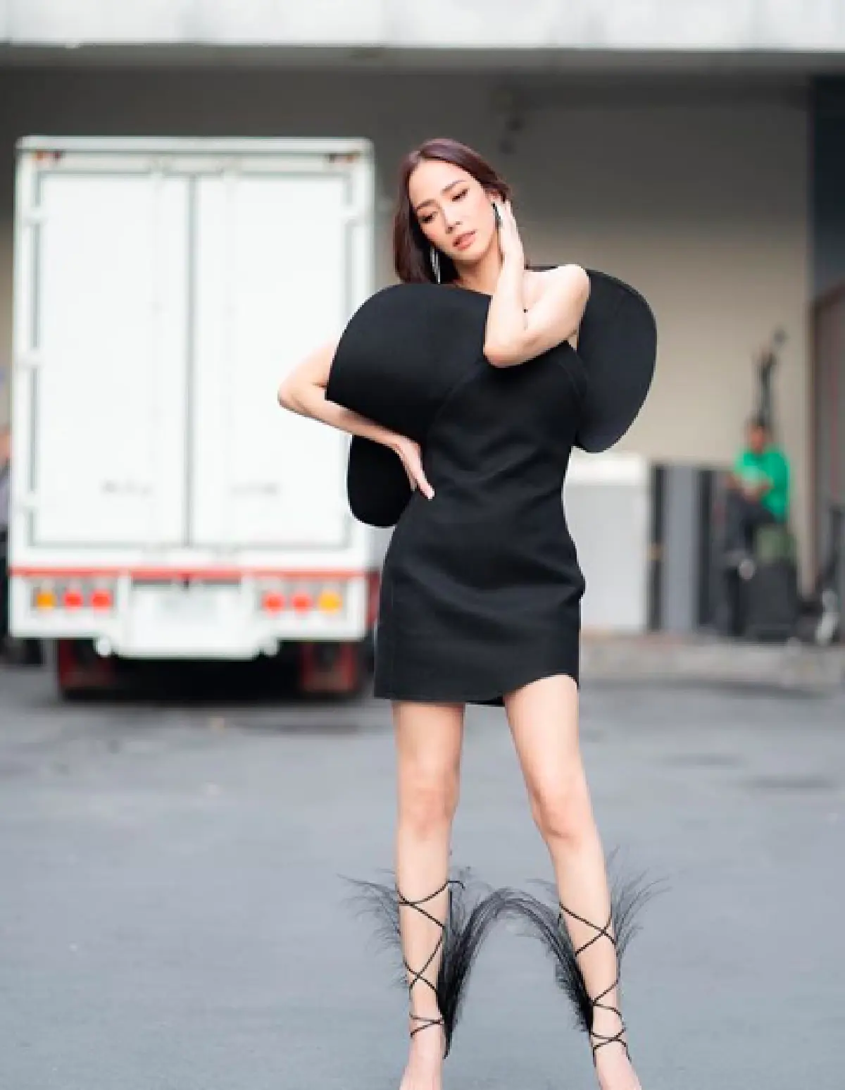 มิตรภาพไม่เคยจางหาย! “อั้ม” มาร่วมแสดงความยินดีงานแต่ง "ยุ้ย-ธันน์”