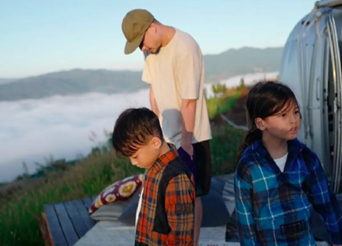 ครอบครัวอบอุ่นมาก “เวย์-นานา” พาลูกแฝด “บีน่า-น้องบรู๊คลิน” สัมผัสบรรยากาศธรรมชาติสุดหรู