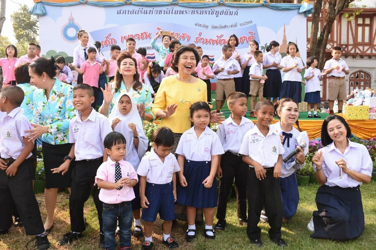 สภาสตรีฯเปิดบ้านมนังคศิลาจัดงานวันเด็กมอบทุนการศึกษานักเรียนดียากจน