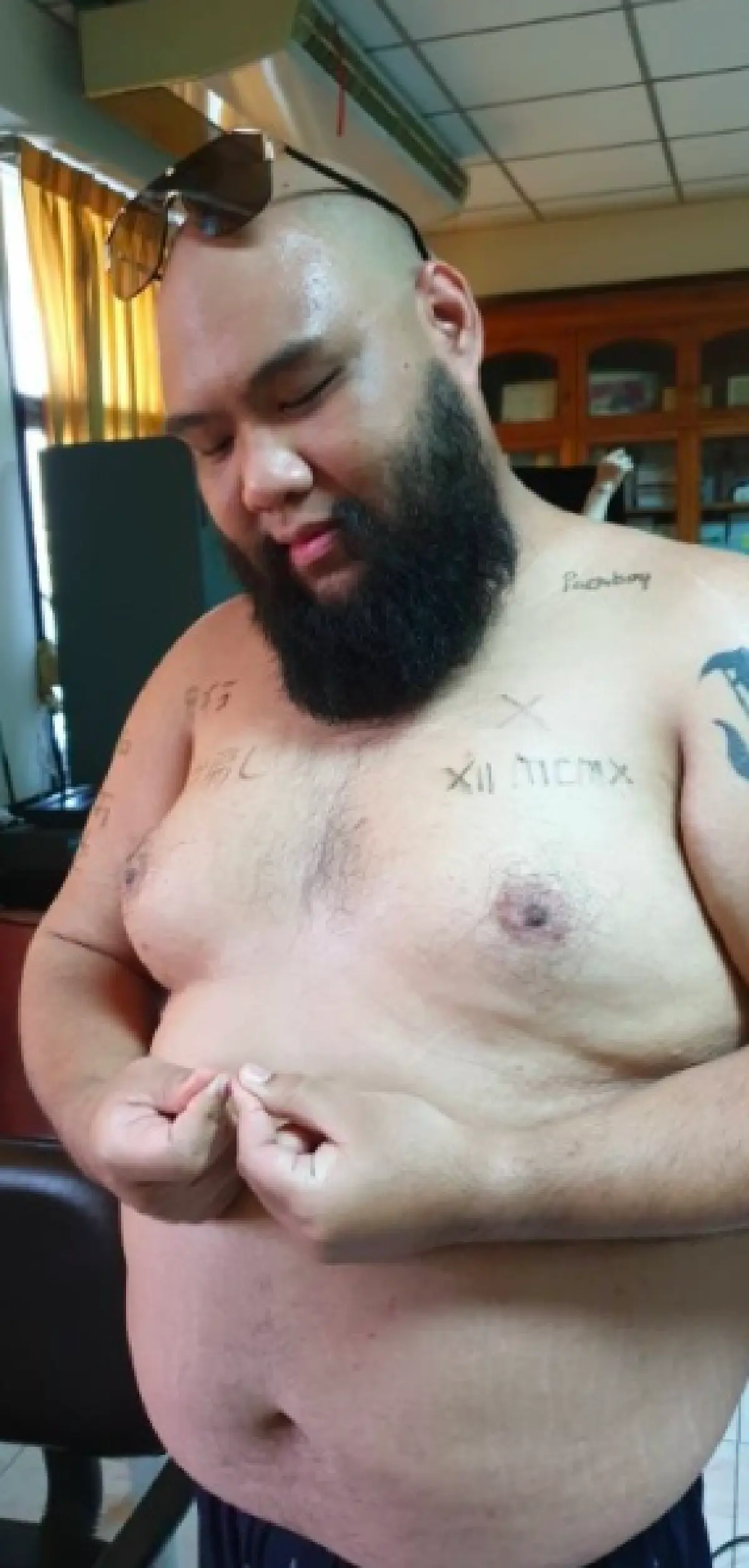 “กอล์ฟ ฟักกลิ้งฮีโร่” ขอโคลนนิ่งโชว์หุ่น พร้อมรอยสักแบบ "The Toys” บ้าง