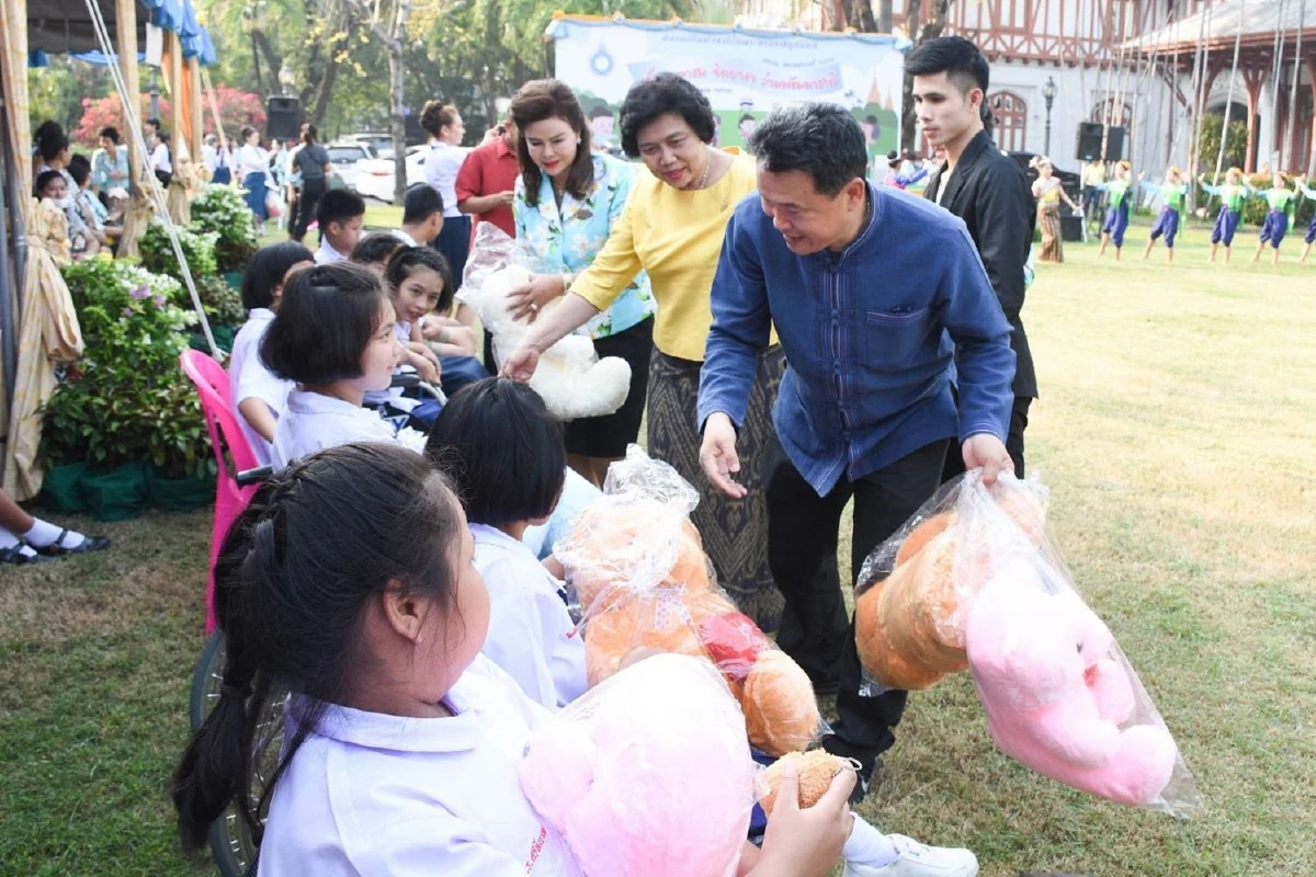 สภาสตรีฯเปิดบ้านมนังคศิลาจัดงานวันเด็กมอบทุนการศึกษานักเรียนดียากจน