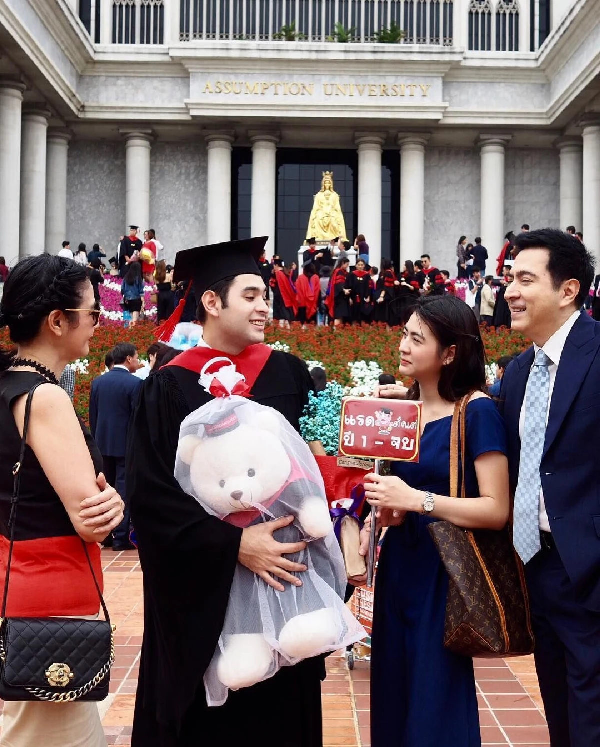 ความภูมิใจของพ่อแม่ “น้องแมมโบ้” ลูกชาย "แซม ยุรนันท์” เข้ารับปริญญาแล้ว