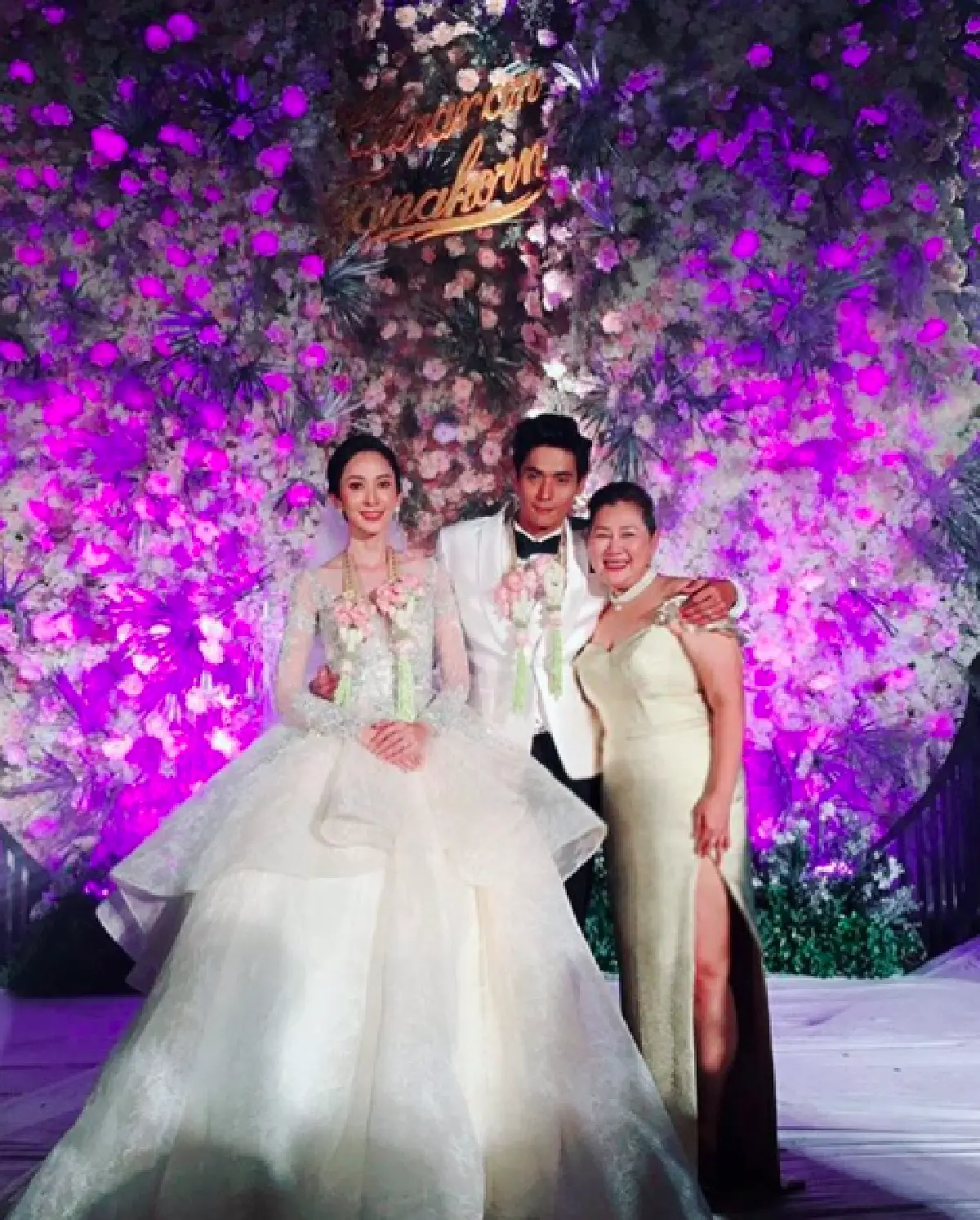 รวมภาพงานฉลองวิวาห์ “ยุ้ย-ธันน์” สุดอบอุ่นหัวใจ! คนบันเทิงรวมงานคับคั่ง