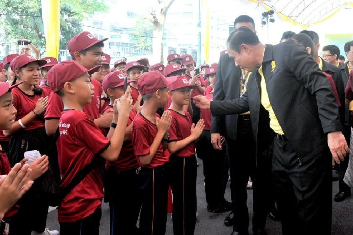 "บิ๊กตู่"ขอเด็กไทยรู้รักสามัคคี-มีคุณธรรมย้ำให้ความสำคัญการศึกษานอกโรงเรียน