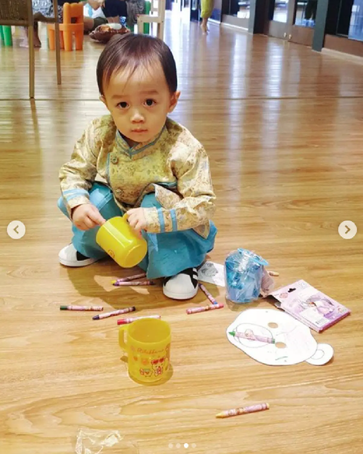 ไม่เคยธรรมดา! “ชมพู่” จับลูกแฝด "น้องสายฟ้า-น้องพายุ” ใส่ชุดภารตะต้อนรับวันเด็ก