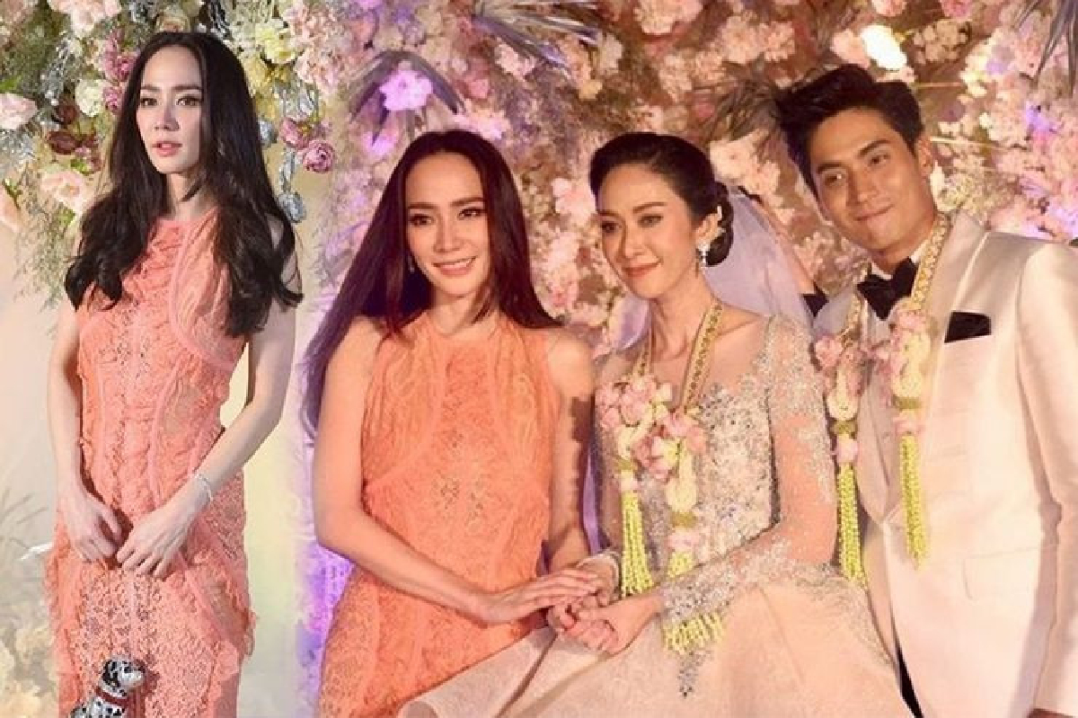 มิตรภาพไม่เคยจางหาย! “อั้ม” มาร่วมแสดงความยินดีงานแต่ง "ยุ้ย-ธันน์” มิตรภาพไม่เคยจางหาย! “อั้ม” มาร่วมแสดงความยินดีงานแต่ง "ยุ้ย-ธันน์”