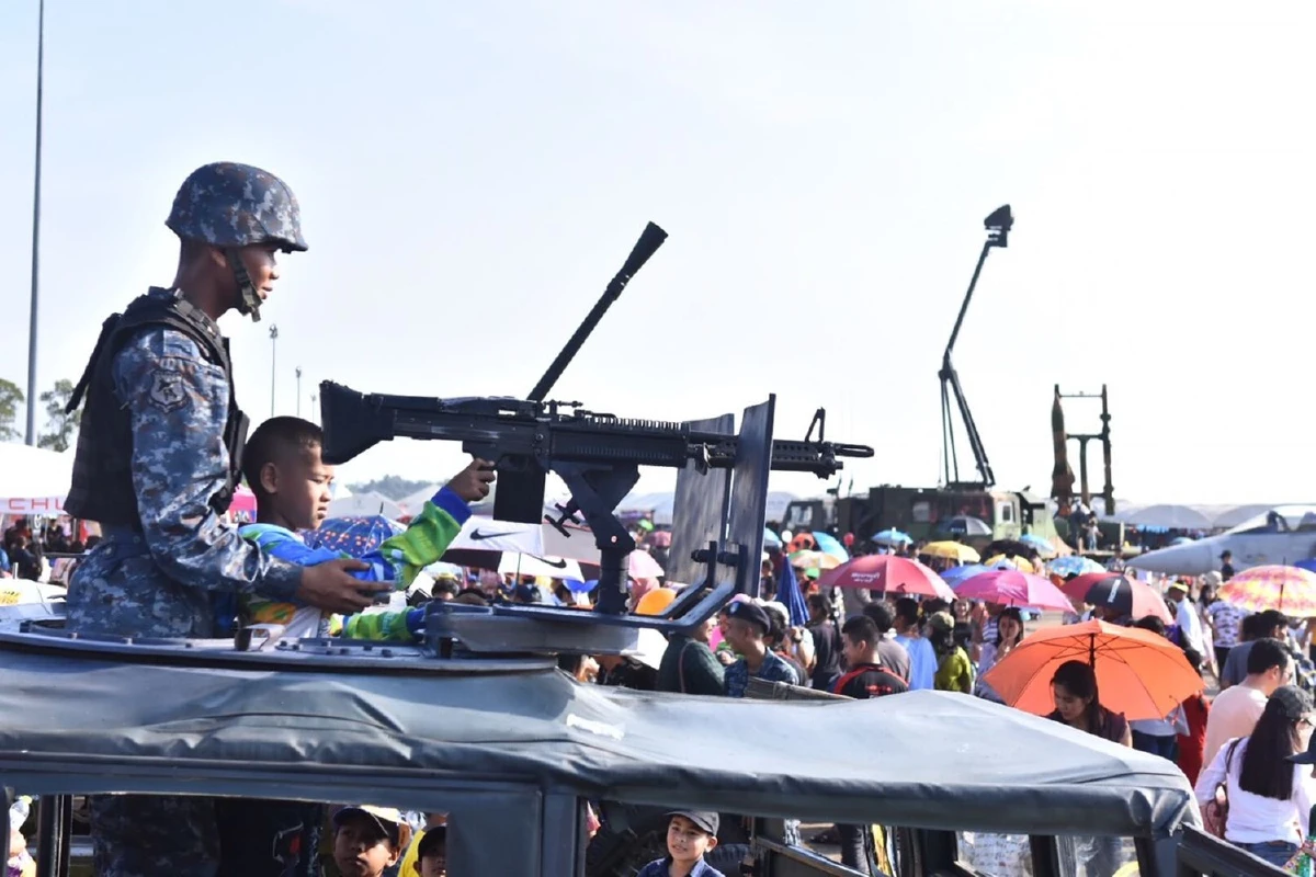 กองบิน7โชว์เครื่องบินขับไล่"กริพเพน"วันเด็กแห่งชาติ