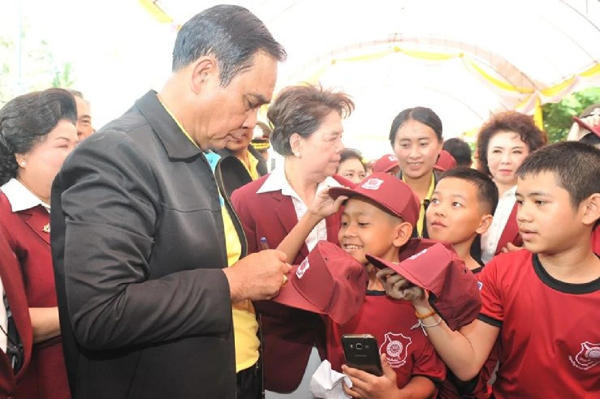 "บิ๊กตู่"ขอเด็กไทยรู้รักสามัคคี-มีคุณธรรมย้ำให้ความสำคัญการศึกษานอกโรงเรียน