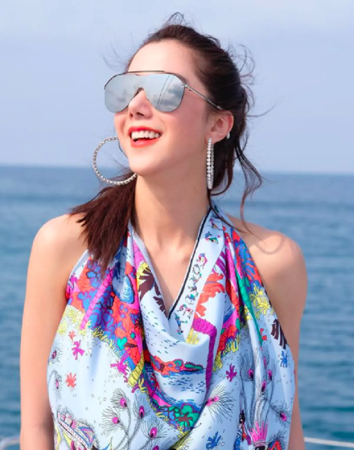 “แม่ชม” นำทีม "คริส-ไอซ์-ดิว” ล่องเรือโชว์ผิวขาวท้าแดด เซ็กซี่คูณสาม