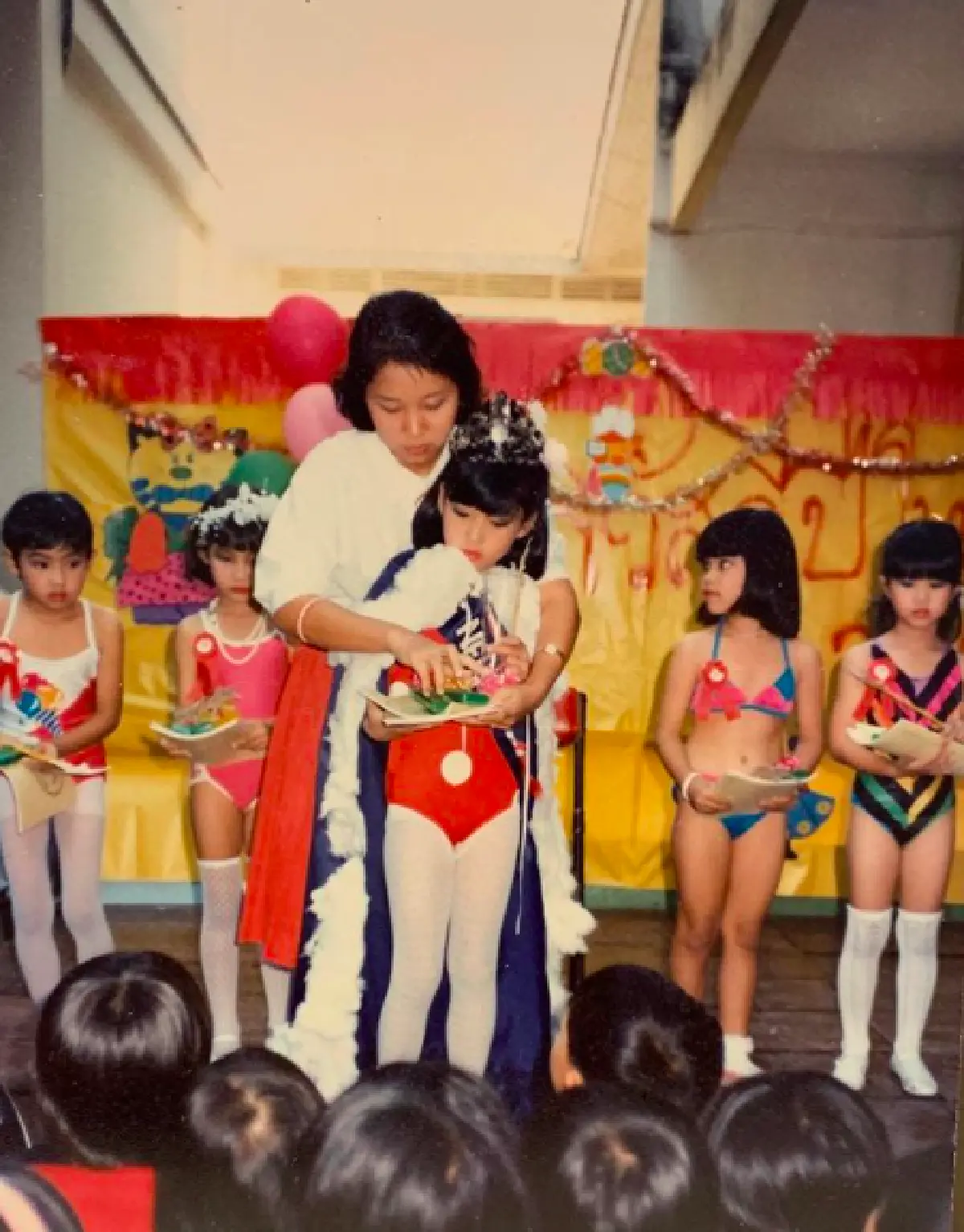 มงลงตั้งแต่เด็ก! "อั้ม พัชราภา” เผยภาพสมัยเป็นเด็กหญิง