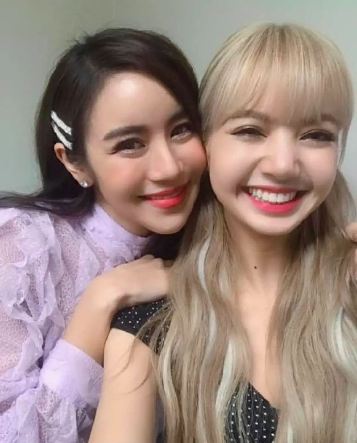 กำลังใจดีมาก! คนบันเทิงแห่ร่วมให้กำลังใจ “ลิซ่า BLACKPINK” หลังเวทีคอนเสิร์ต