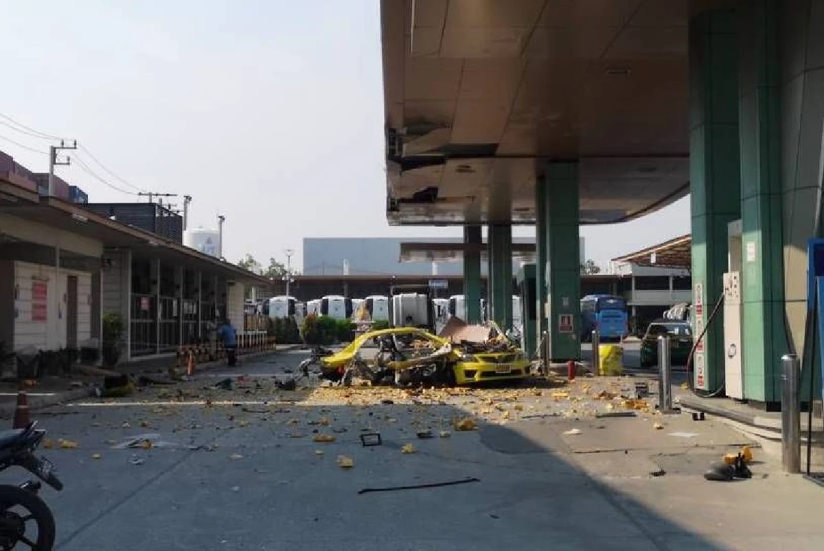 ระทึก!รถแท็กซี่แก๊สระเบิดกระจุยทั้งคันขณะจอดเติม เจ็บ3ราย