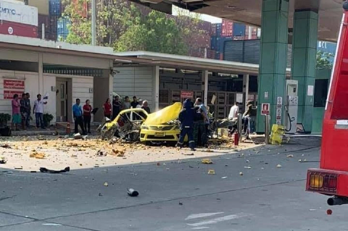 ระทึก!รถแท็กซี่แก๊สระเบิดกระจุยทั้งคันขณะจอดเติม เจ็บ3ราย