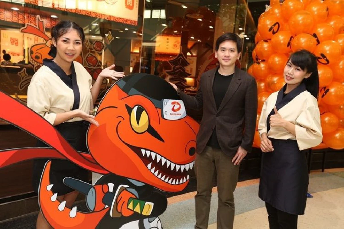 ไดโดมอน รื้อฟื้นปัดฝุ่นตำนานบุฟเฟต์ปิ้งย่าง ขนทัพอาหารสดใหม่ พร้อมเสิร์ฟบริการเต็มรูปแบบ โดยส่งมาสคอต "ไดโนโทบิ" เติมเต็มความรู้สึกที่คุ้นเคย