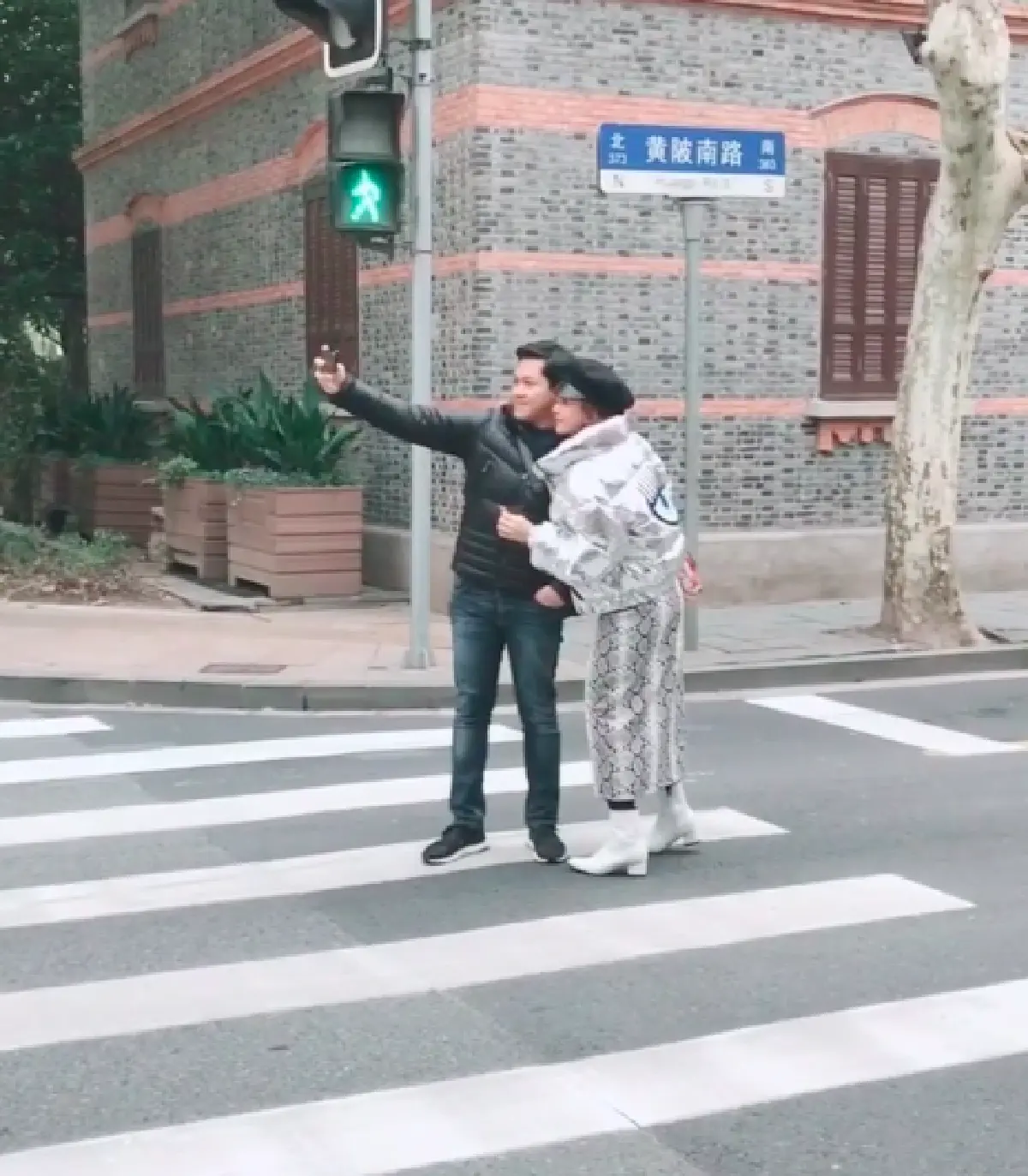 “เป้ย” ควงสามีและลูกชาย “น้องโปรด” ทำงานและเที่ยวไปในตัวที่เซี่ยงไฮ้