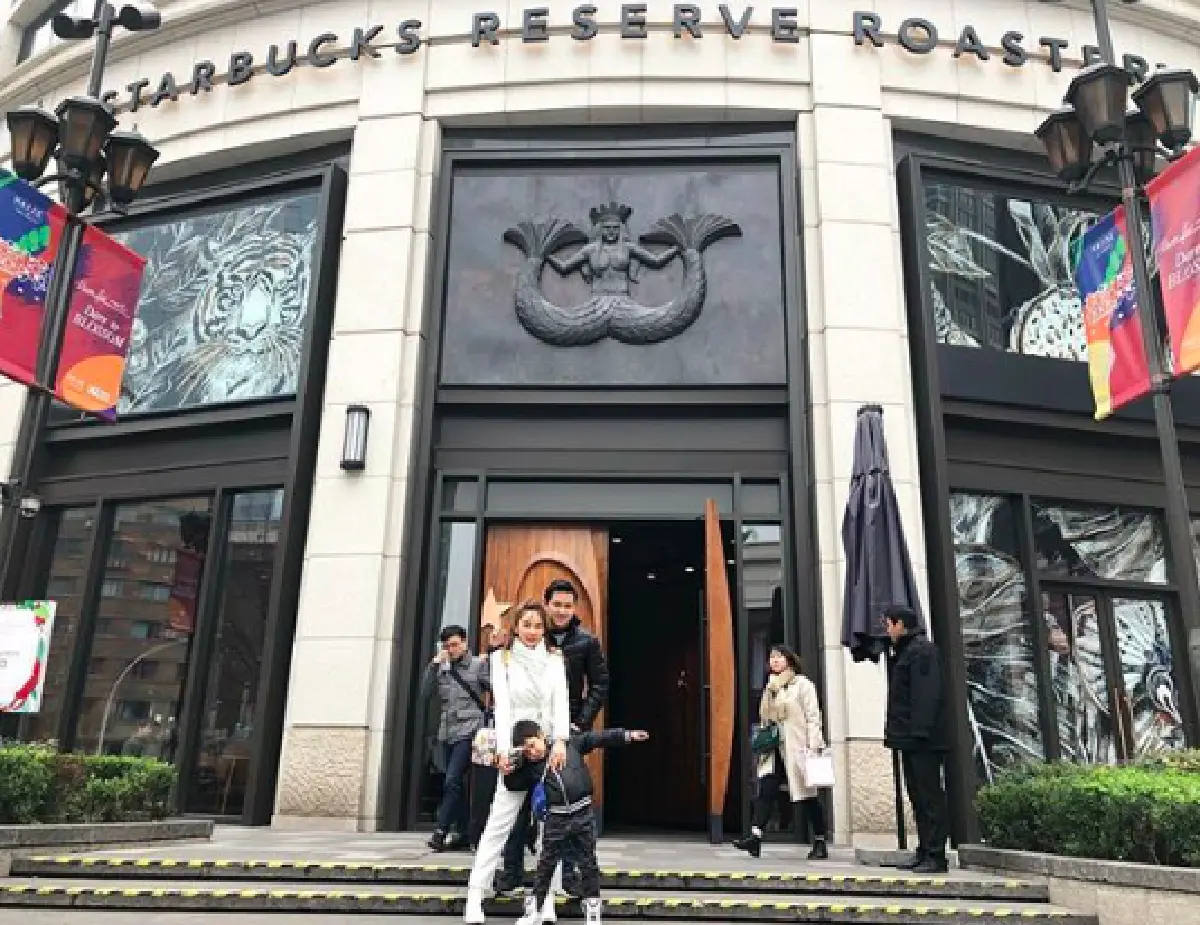 “เป้ย” ควงสามีและลูกชาย “น้องโปรด” ทำงานและเที่ยวไปในตัวที่เซี่ยงไฮ้